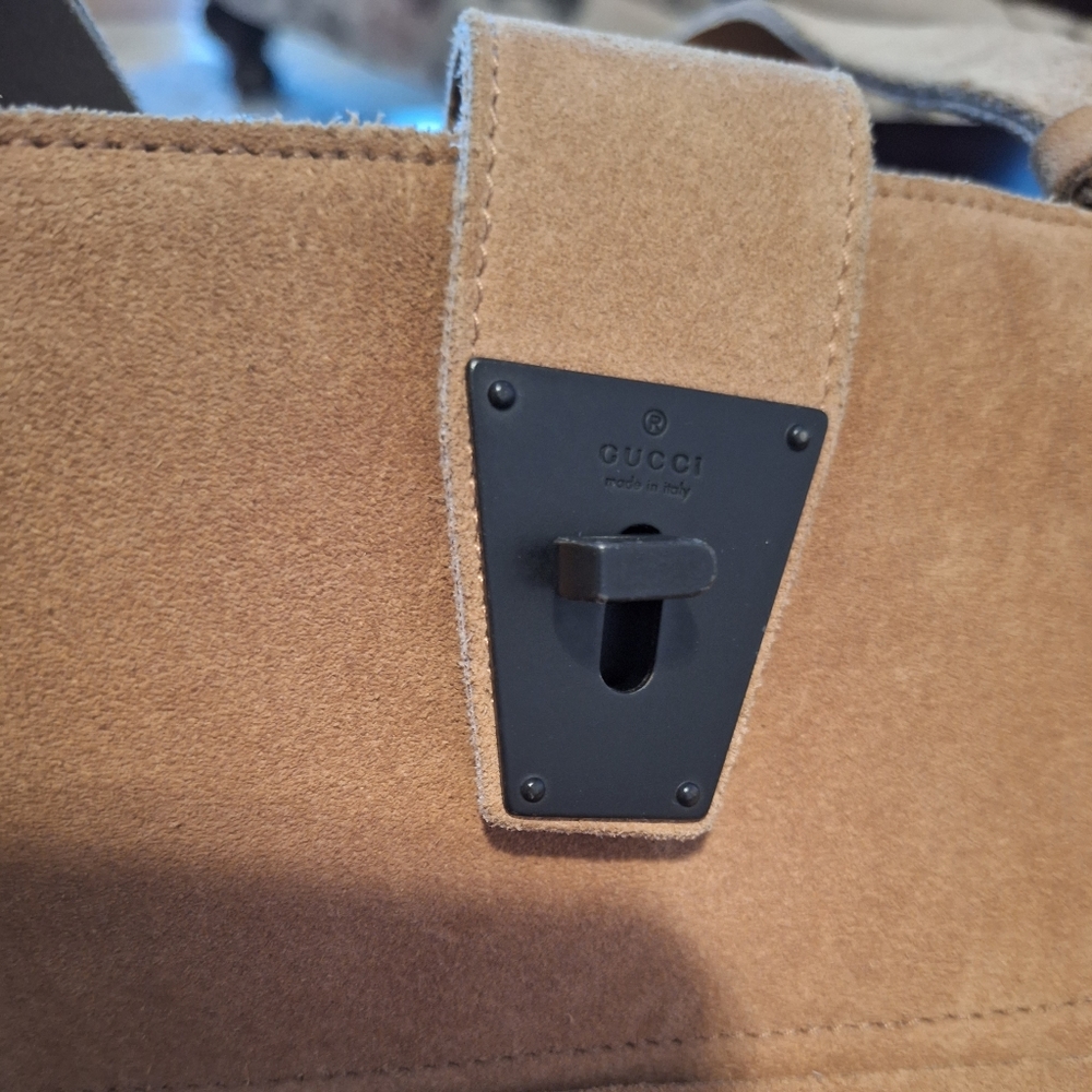 Suede Gucci Tote and Wallet Set - Picture 4 of 17